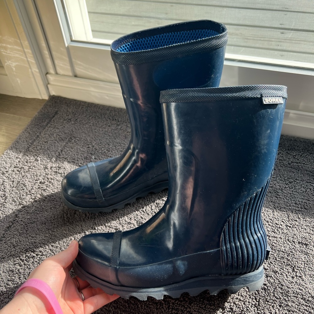 Sorel rain boots (women’s)